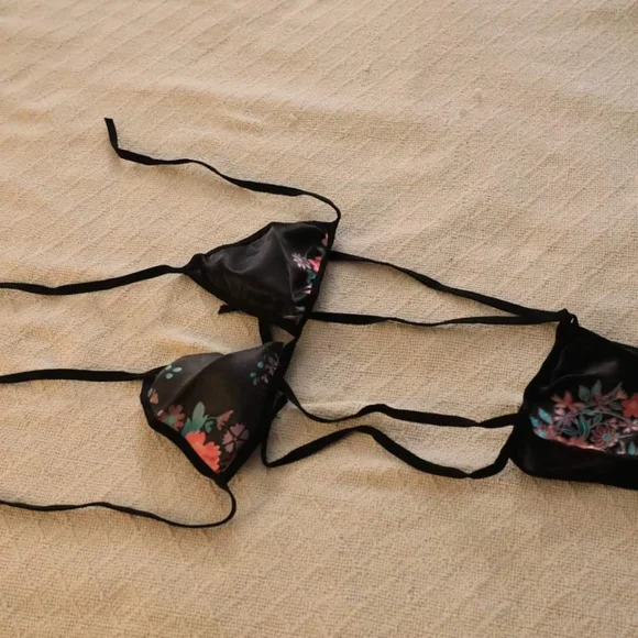 Modeling Clothes - Picture 1 of 1